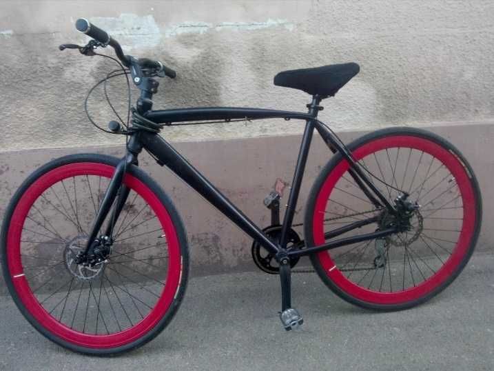 Bicicleta Cursiera Mountain bike aluminiu cu frane pe disc sau V brake