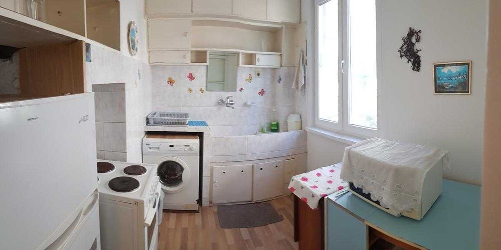 Дава се под наем Тристаен апартамент в Варна, Център - 80 кв.м за 498.27 € - Снимка #3