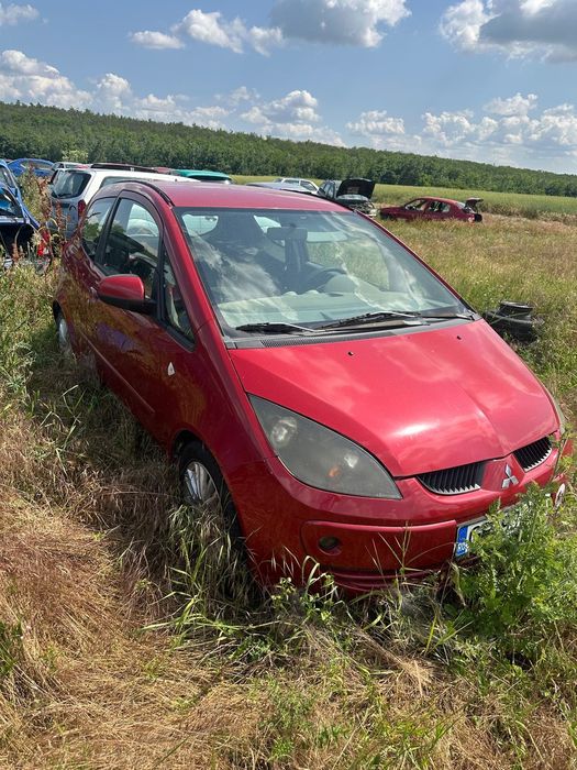 Dezmembrez Mitsubishi Colt