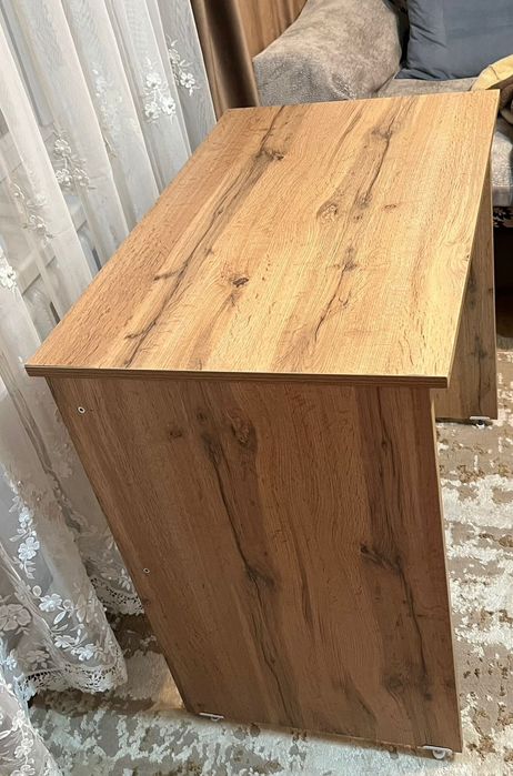 Продам столик универсальный