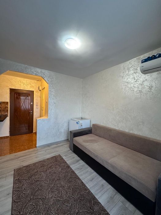 Proprietar vand garsoniera,pozitie foarte buna,proaspat renovata,mobilata si utilata complet,gata de mutare