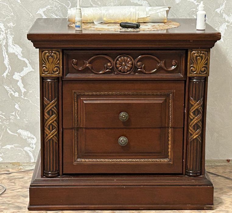 Продам 2 тумбы из красного дерева