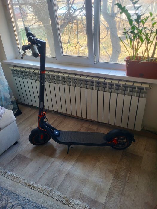 Срочна Продам электро самакат Ninеbot f40