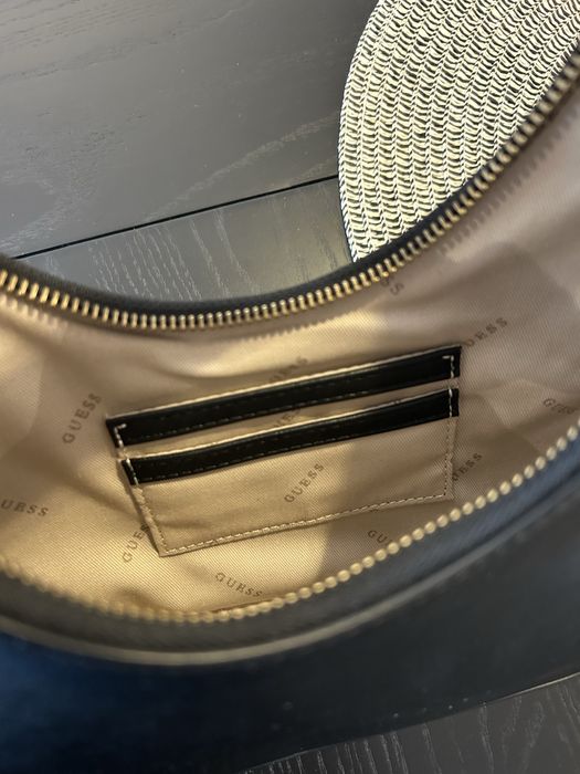 Кожена чанта GUESS