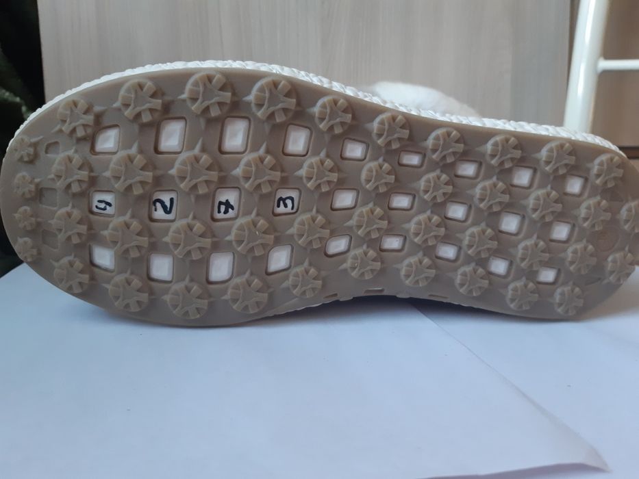 Продам новые сапоги.