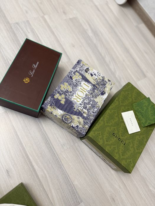 Срочно срочно продается коробки и пакеты