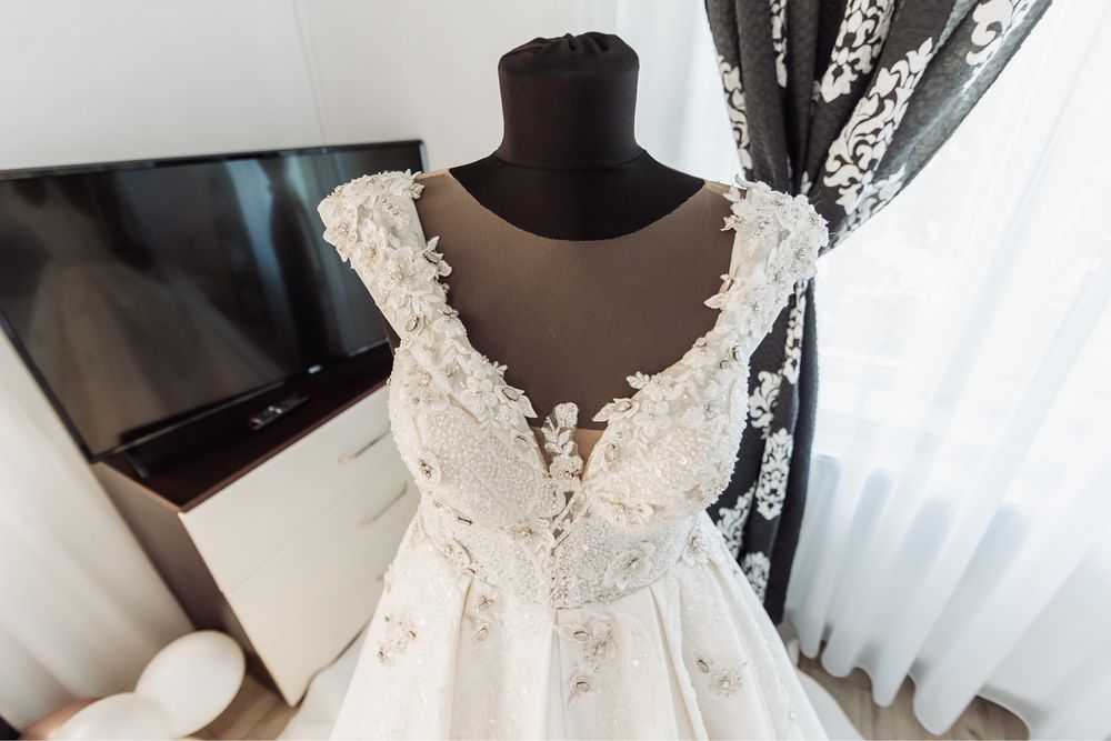 Vând rochie de mireasă