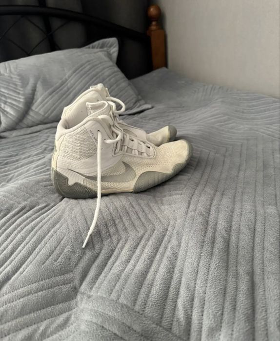 продам nike tawa