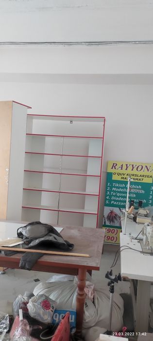 Stelaj dlya praduktovivo magazina
