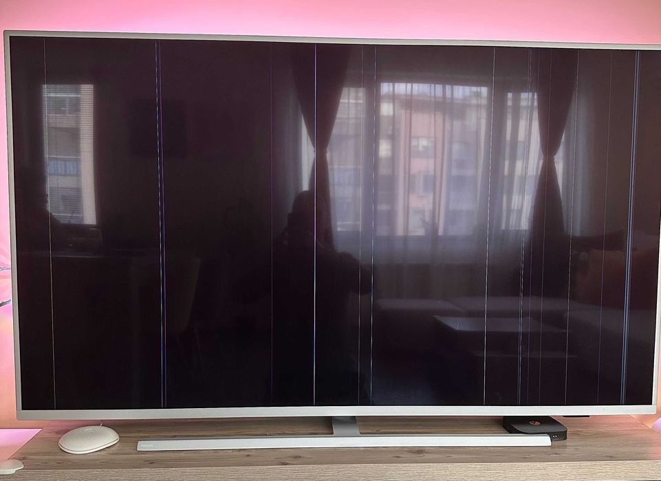 Продавам Philips 55PUS7304/12 – 55” 4K Ambilight с дефект в екрана