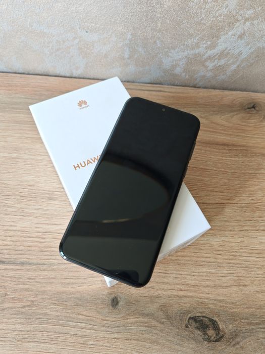 Чисто нов с подарък кейс в гаранция до 2028 г. Huawei pura 70 pro!