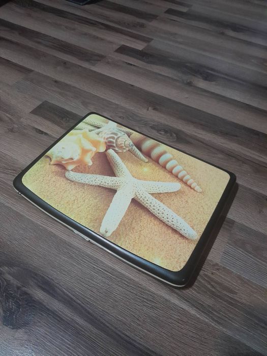 Продавам запазен лаптоп