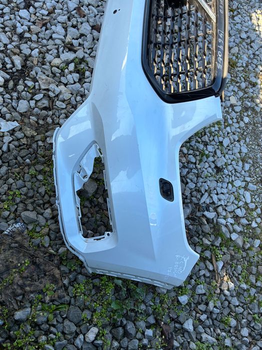 Предна броня с решетка Volvo XC40. Волво ХС 40. 17-23г. Оригинална.