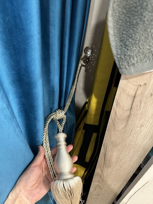 Шторы в отличном состоянии плотные