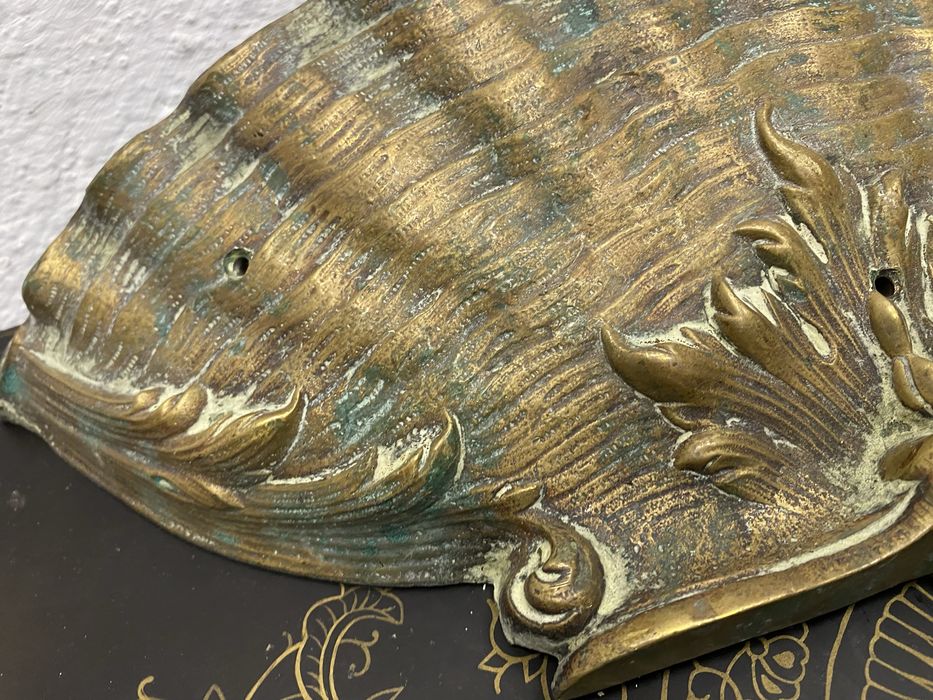 Стенна кашпа мида от масивен месинг