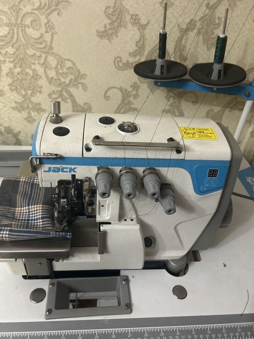 Продам оверлок в хорошем состоянии