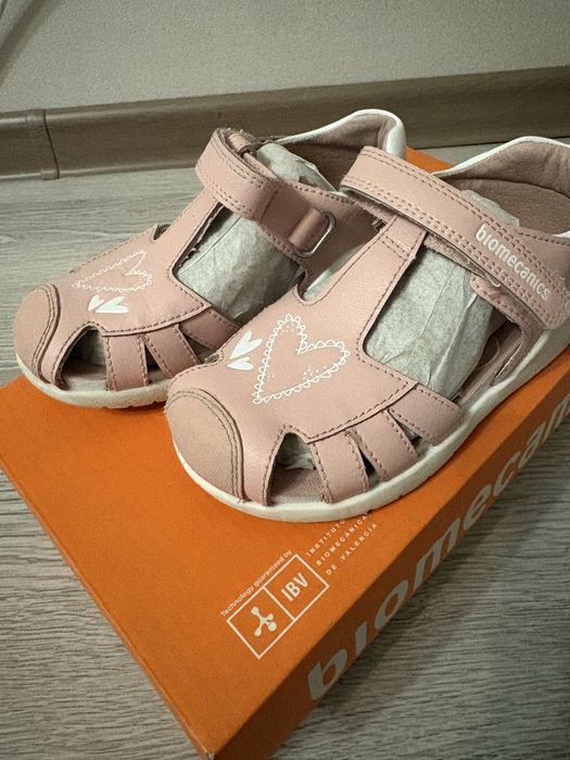 Босоножки для девочки 3-4 лет