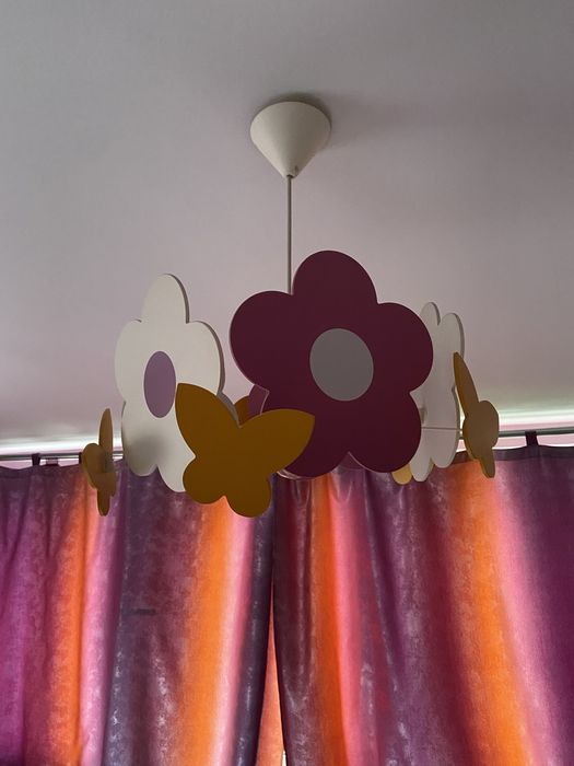Lustră pentru camera de copil