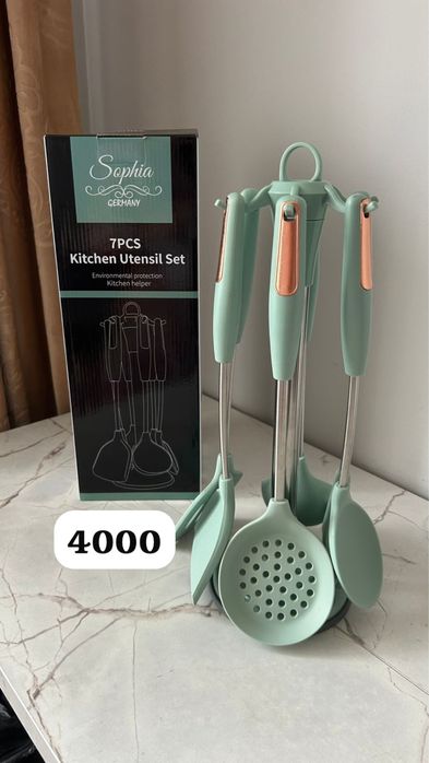 Набор поварешек и ножей