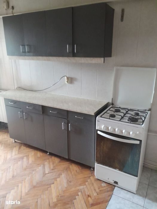 cv 61 Apartament 3 camere et II Zona Pol Sf Ioan