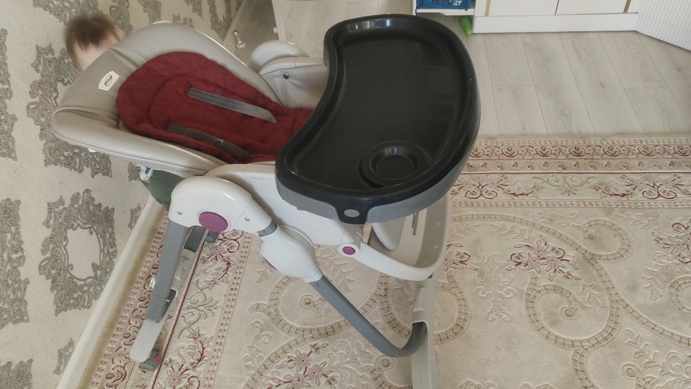 Б/у. Кормящий стол продаётся срочно