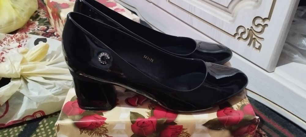 Ayollar baland tuflisi