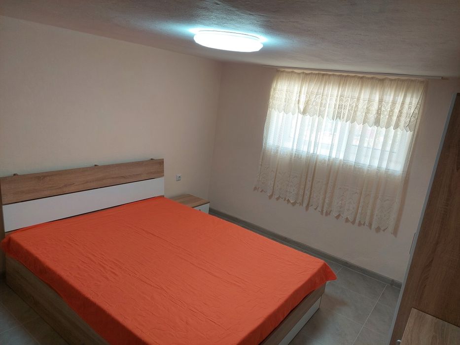 Дава се под наем Двустаен апартамент в Варна, Базар Левски - 40 кв.м за 331.5 € - Снимка #2