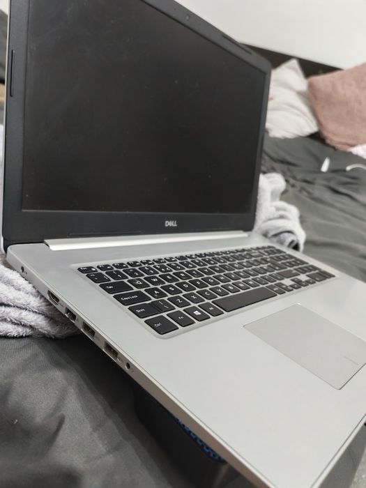 Laptop dell inspirion 17