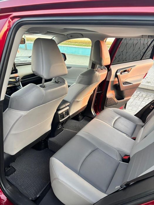 Рав 4 2019 в идеальном состоянии