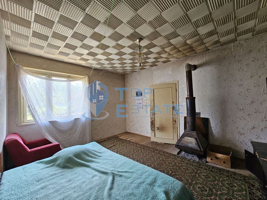 Здрава тухлена къща с три спални в село Копривец, област Русе