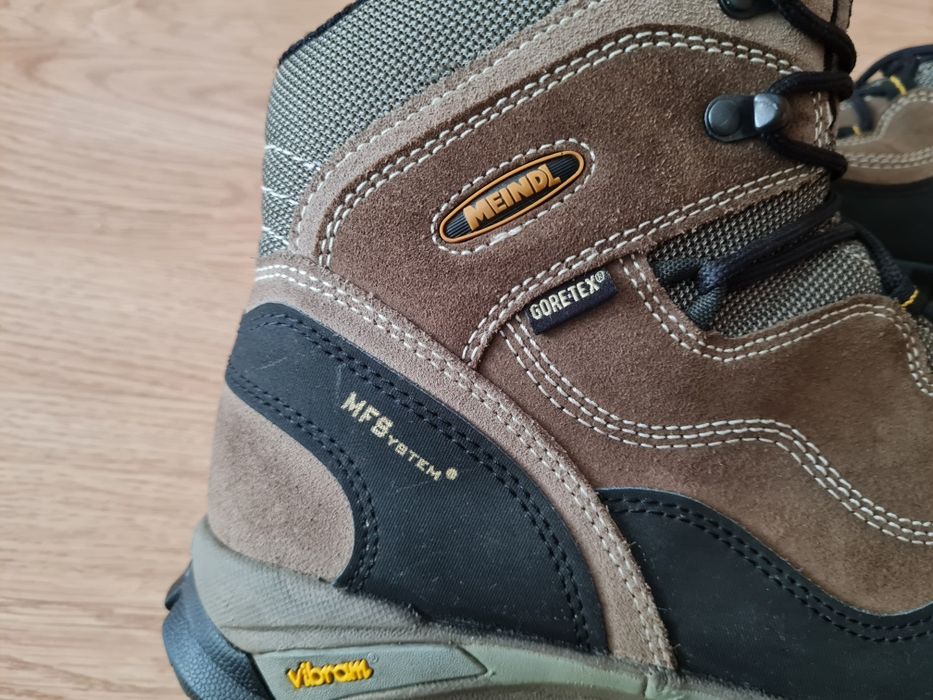 Bocanci drumetie Meindl goretex 45