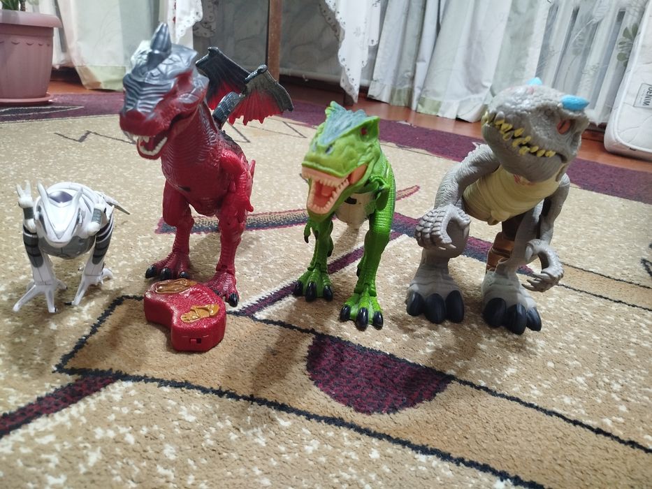 Динозавры  игрушки