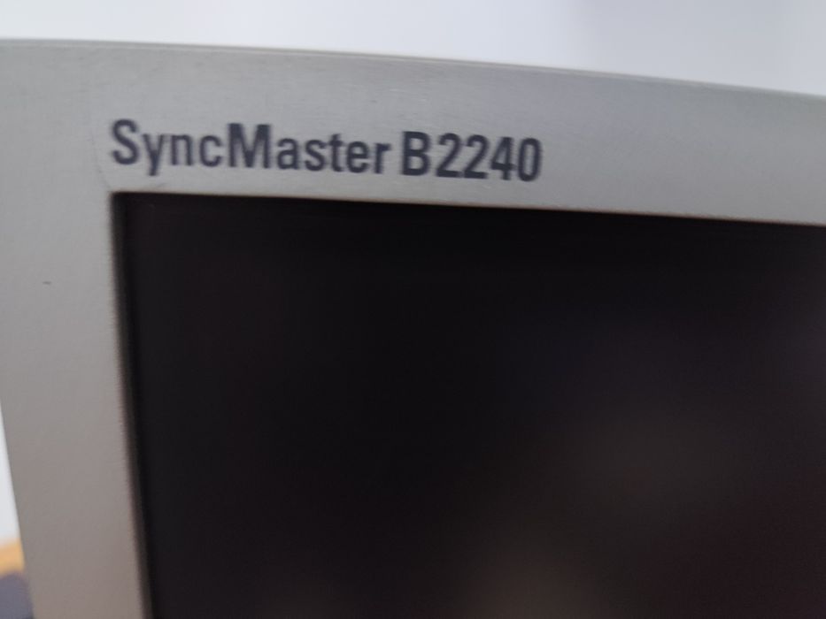 Monitoare HP și Samsung 22 inch