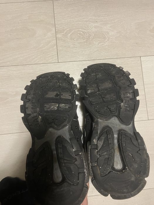 Balenciaga track 44