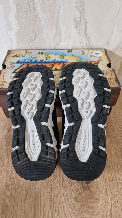 Продам ботинки Skechers