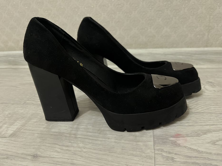 Продаю замшевые туфли