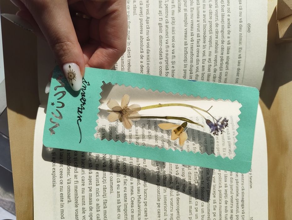 Semn de carte din plante presate unicat