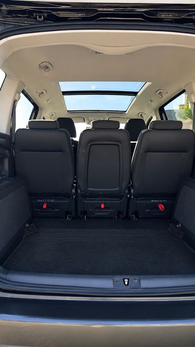 Volkswagen Touran 1.6 TDI • 2012 • 5 Locuri • Navi • Climatronic