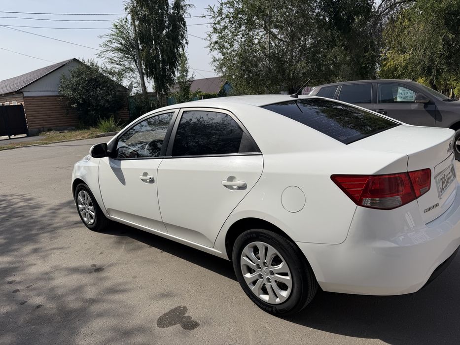 Автомобиль  kia cerato