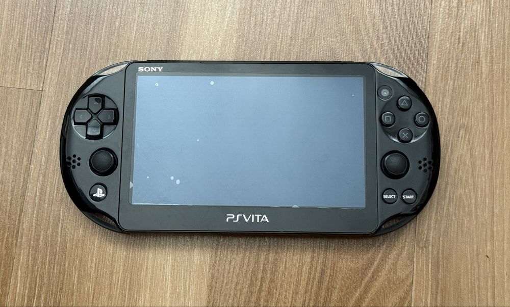 PS Vita 2000 slim
