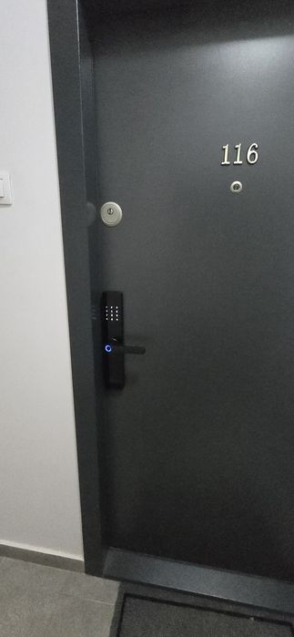 Lacatus usi NON STOP Montaj YALE smart deblocari usi metalice  Montaj