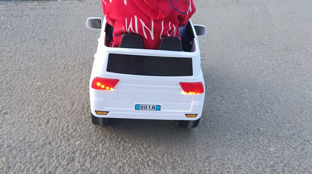 Продам Детский электромобиль