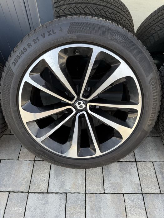 Bentley Bentayga 285/45/21 Оригинални Зимни Гуми Дот 22г