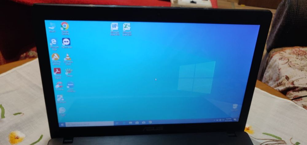 Vând laptop Asus.