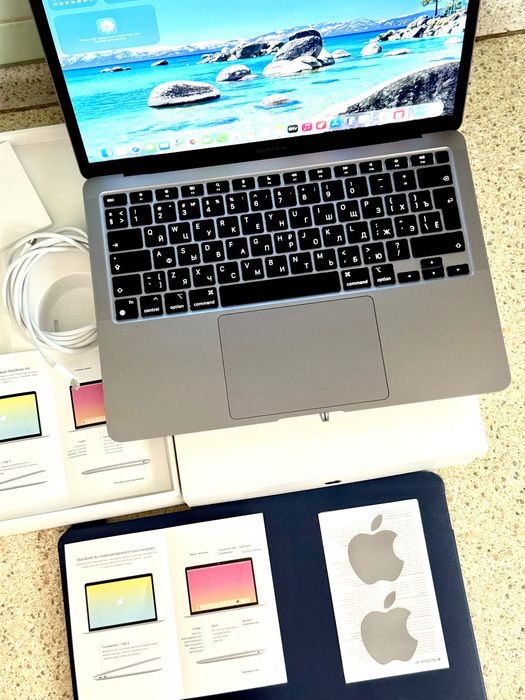 MacBook air M1 (256gb) like new 100%