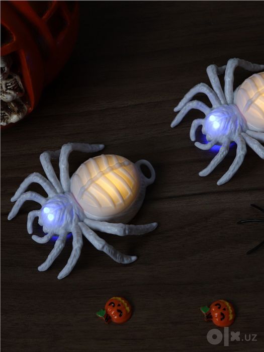Свеча-паук декоративная со светящимися глазами на halloween хэллоуин