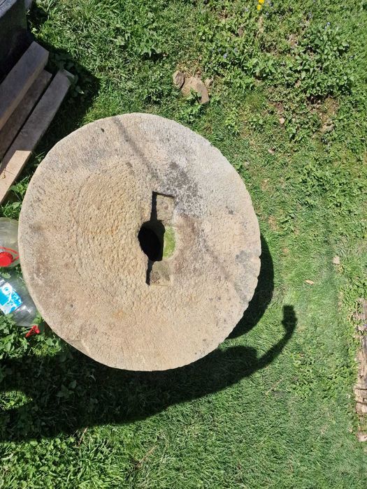 Roti de moara din piatra
