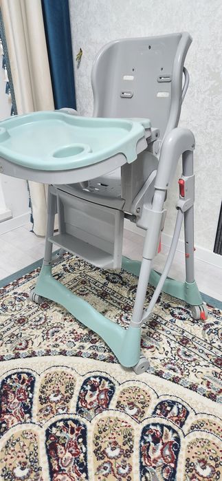 Детский столик обеденный