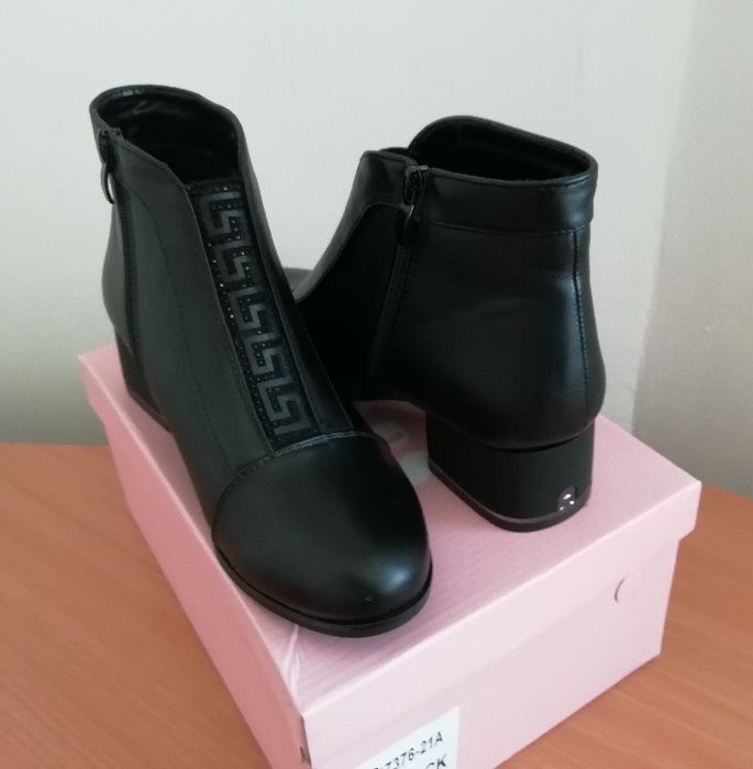 Нови дамски боти номер 36