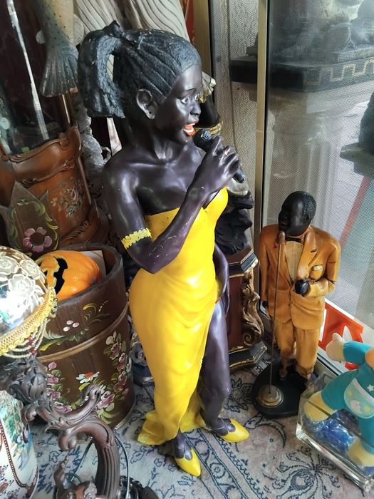 Невероятно статуетка на джаз певица!